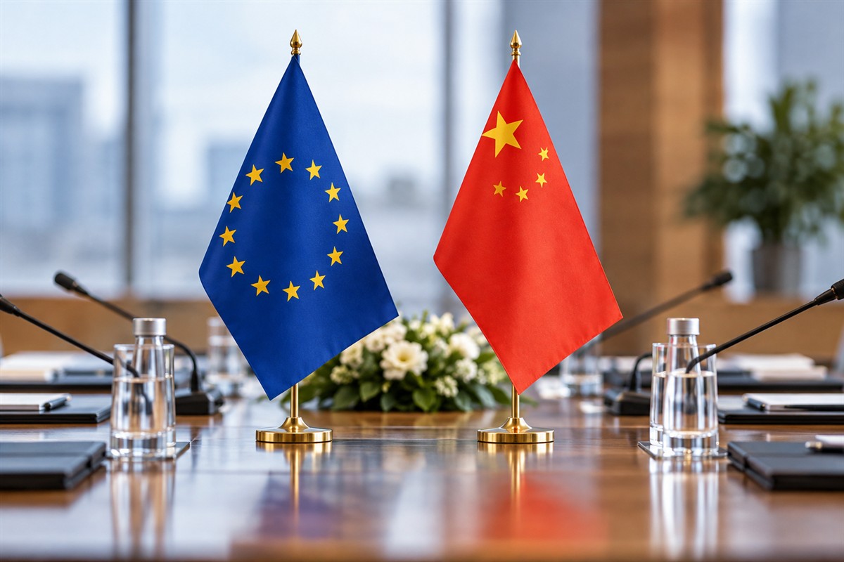 Chinese policeman infront of the embassy of the EU in Beijing
