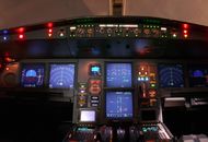 Deutsche Außenpolitik auf Autopilot? Cockpit eines Airbus A330-300 nachts.