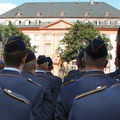 Soldaten legen vor dem Landtag in Mainz ihr Gelöbnis ab.